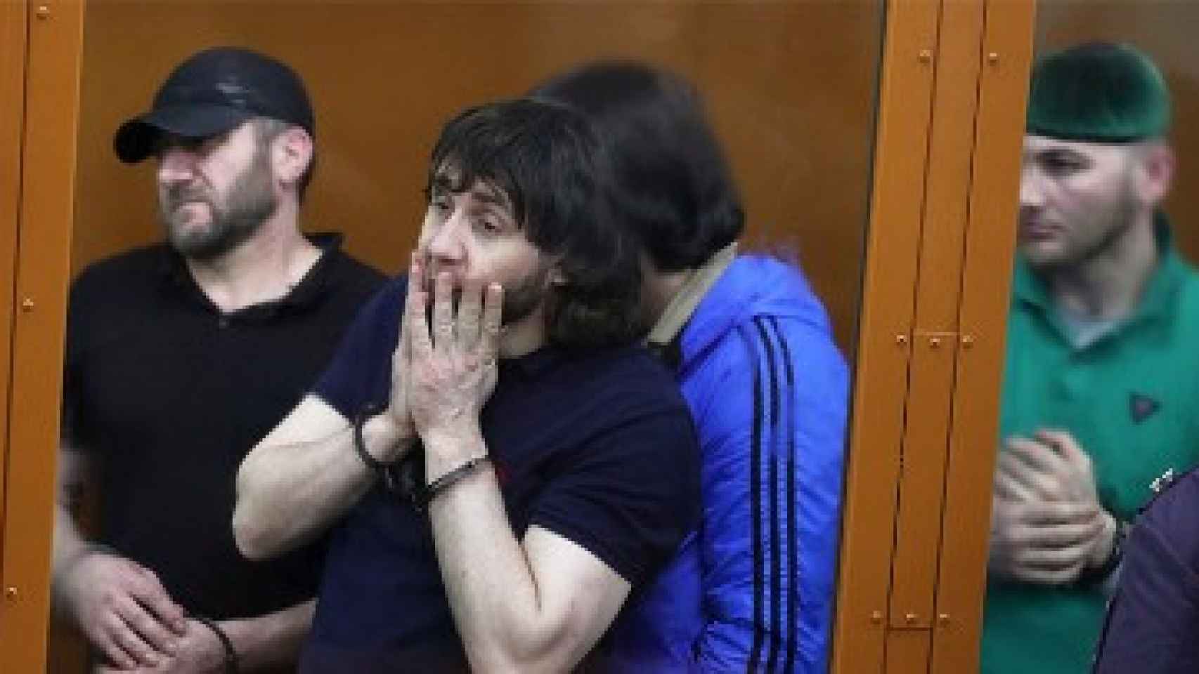 Dos de los cuatro chechenos encarcelados por el asesinato de Nemtzov se encuentran en paradero desconocido desde que Prigodzhin comenzó a reclutar mercenarios en las prisiones rusas.