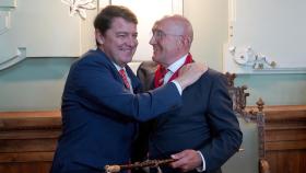 Mañueco acompaña a Jesús Julio Carnero, nombrado nuevo alcalde de Valladolid