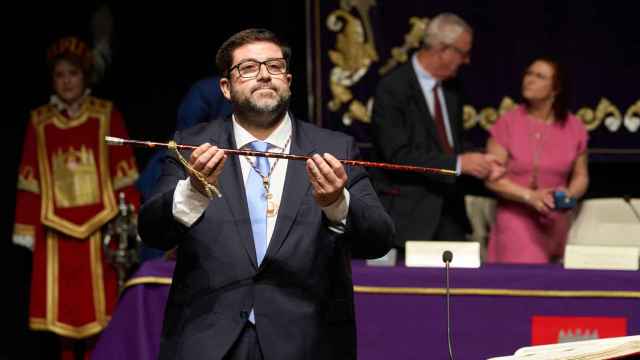 Sánchez Cabrera toma el bastón de mando del Ayuntamiento de Ávila