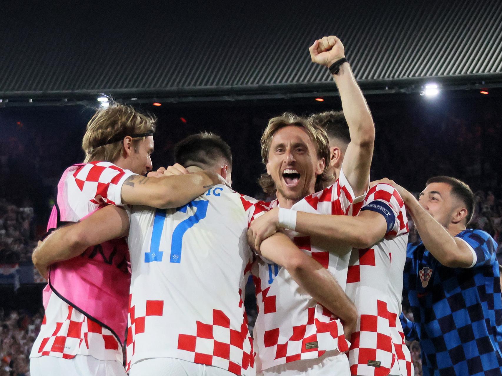 Luka Modric celebra junto a sus compañeros la victoria de Croacia frente a Países Bajos en las semifinales de la Nations League.