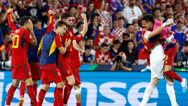 Los jugadores de España celebran el título de la Nations League.