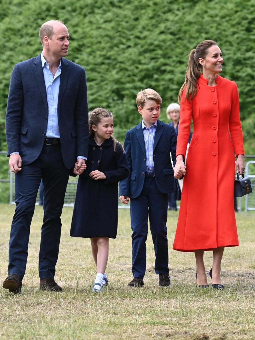 Los príncipes de Gales con George y Charlotte.