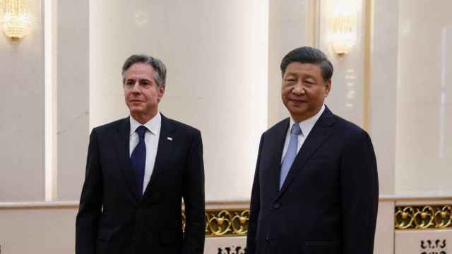 El secretario de Estado estadounidense Antony Blinken junto a Xi Jinping.