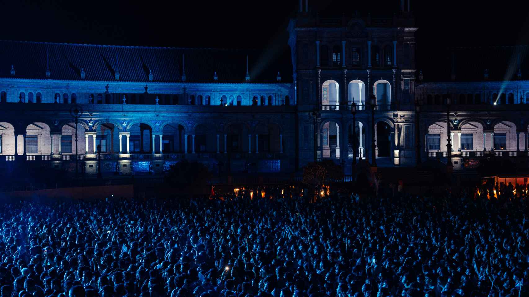 La plaza de España durante el concierto de Bizarrap. Foto: Niccolo Guasti