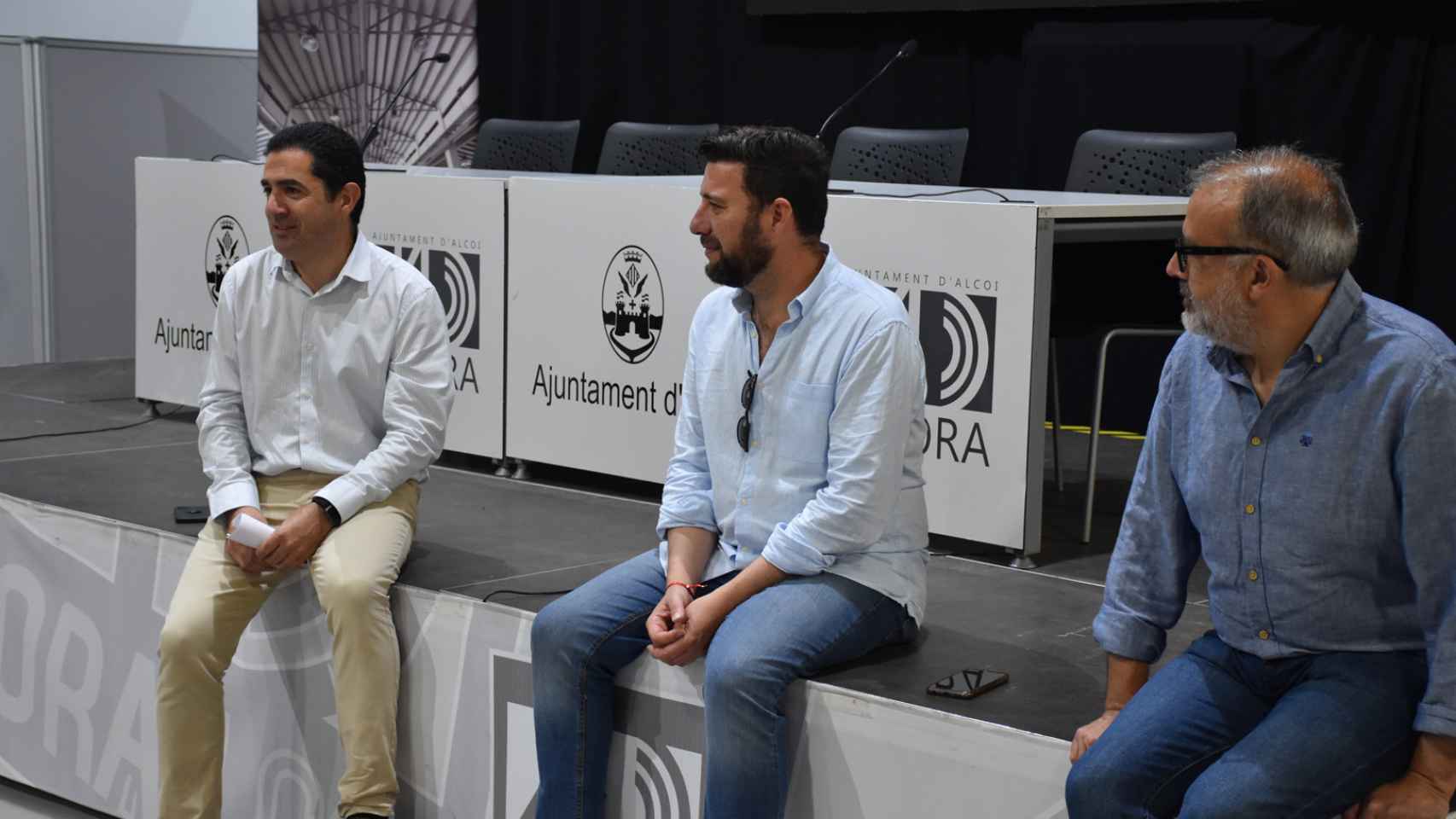 Reunión del alcalde de Alcoy, Toni Francés (PSOE) con los jefes de los departamentos municipales.