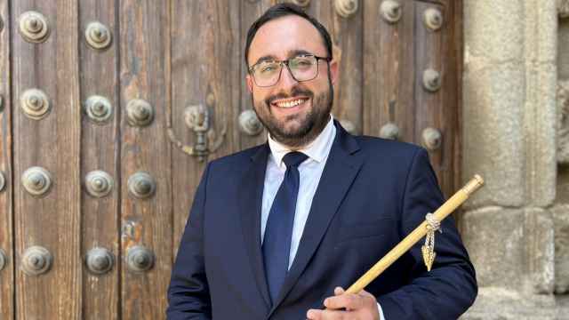 Roberto García Laredo con el bastón de mando de Pelahustán (Toledo)