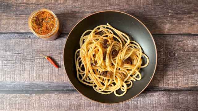 Espaguetis con pepino y aceitunas, una receta japonesa que sabe a Mediterráneo