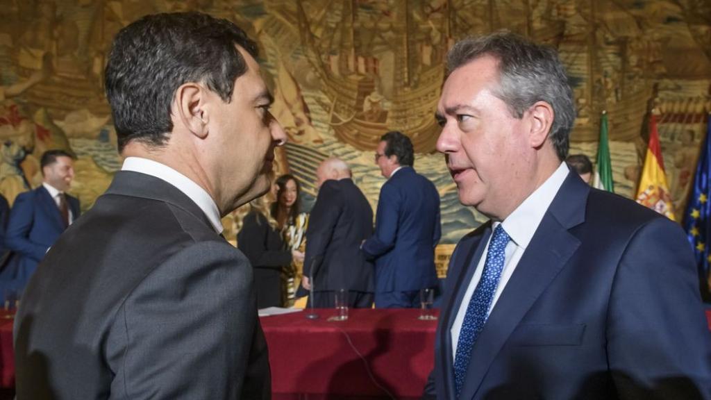 El presidente de la Junta de Andalucía, Juanma Moreno, y el secretario general del PSOE andaluz, Juan Espadas.