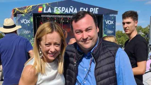 David Muñoz junto a Giorgia Meloni en un acto organizado por Vox en Madrid.
