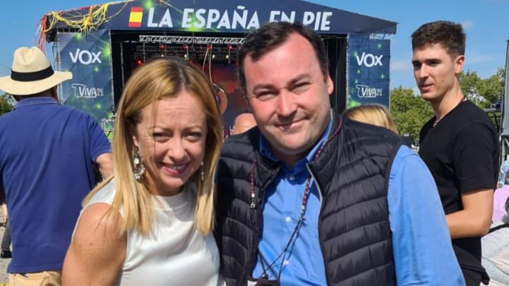 David Muñoz junto a Giorgia Meloni en un acto organizado por Vox en Madrid.