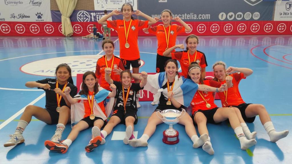El infantil femenino del Viaxes Amarelle se proclama campeón de España.