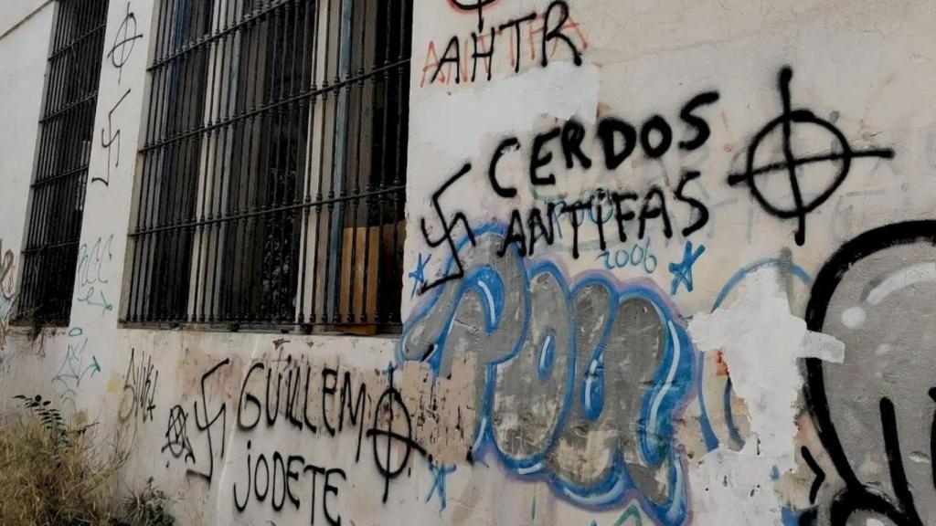 Las pintadas por las que ha sido condenado un hombre a dos años de prisión.