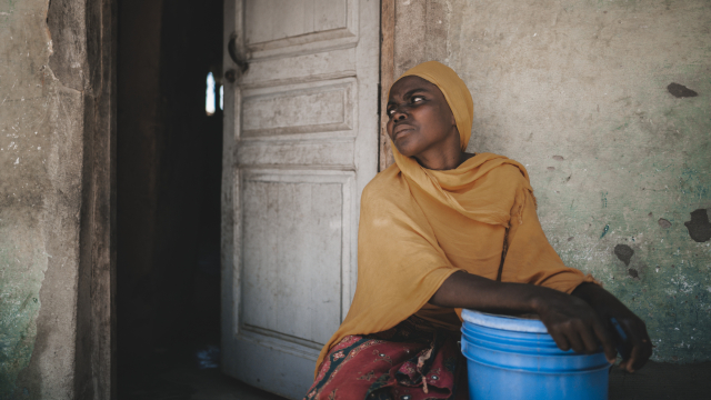Alima, refugiada del conflicto de Cabo Delgado en Mozambique.