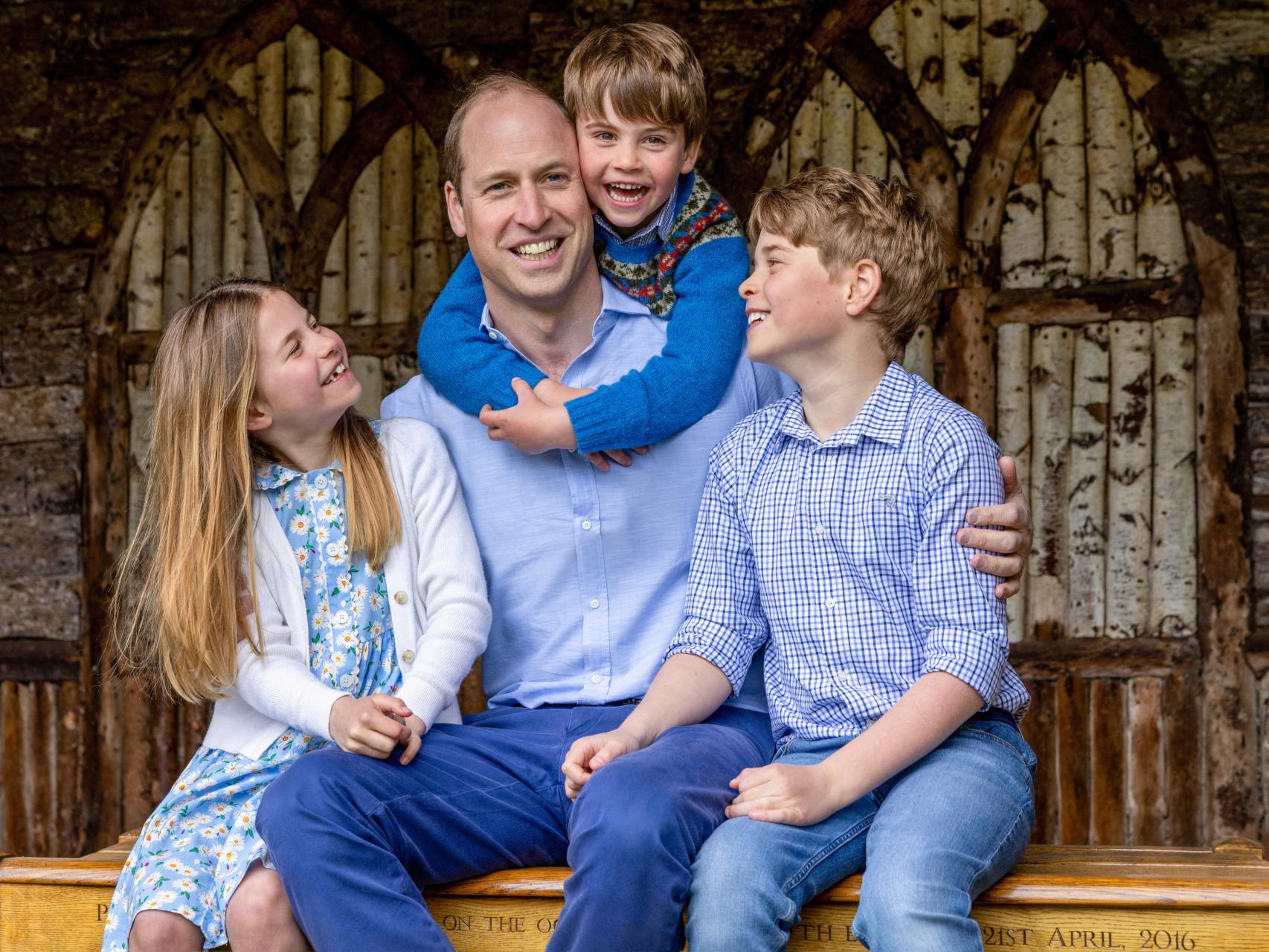 El Príncipe de Gales, con sus tres hijos.