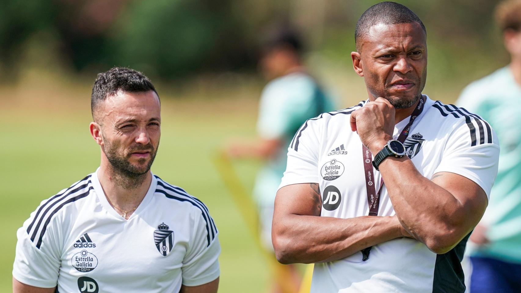 Julio Baptista (derecha) junto a José Luis Rueda, segundo entrenador del Promesas