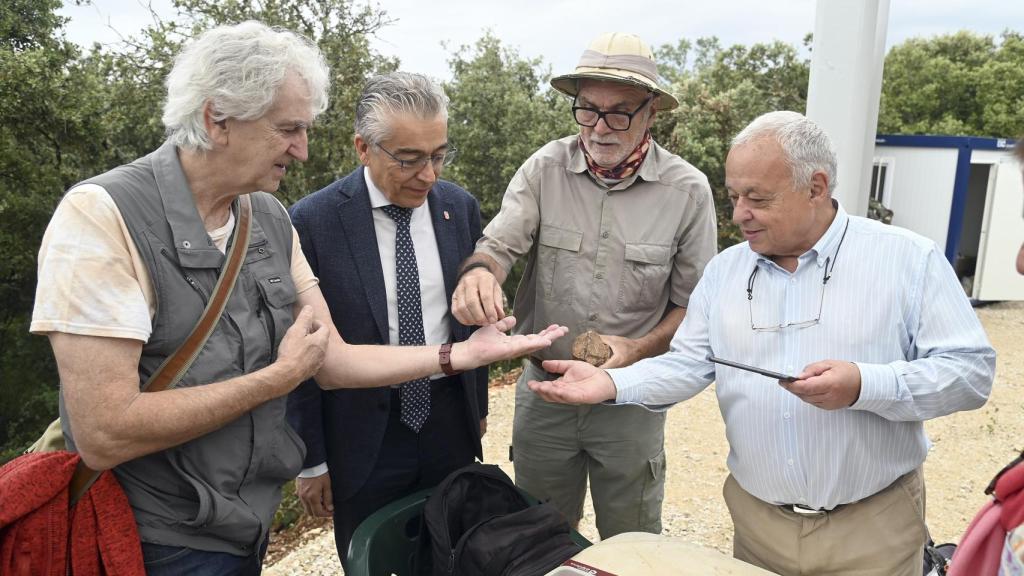 Presentación de los objetivos de la campaña de excavaciones 2023 de Atapuerca. Participan el consejero de Cultura, Turismo y Deporte de la Junta, Gonzalo Santonja; y los codirectores del Proyecto Atapuerca, Juan Luis Arsuaga y Eudald Carbonell