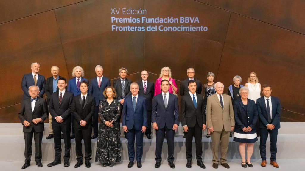 La presidenta del CSIC, Eloísa del Pino; el Lehendakari, Íñigo Urkullu; el presidente de la Fundación BBVA, Carlos Torres Vila; y el director de la Fundación BBVA, Rafael Pardo, con los premiados.