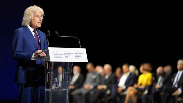 El catedrático de Harvard Steven Pinker recogiendo el Premio Fronteras del Conocimiento en Humanidades.