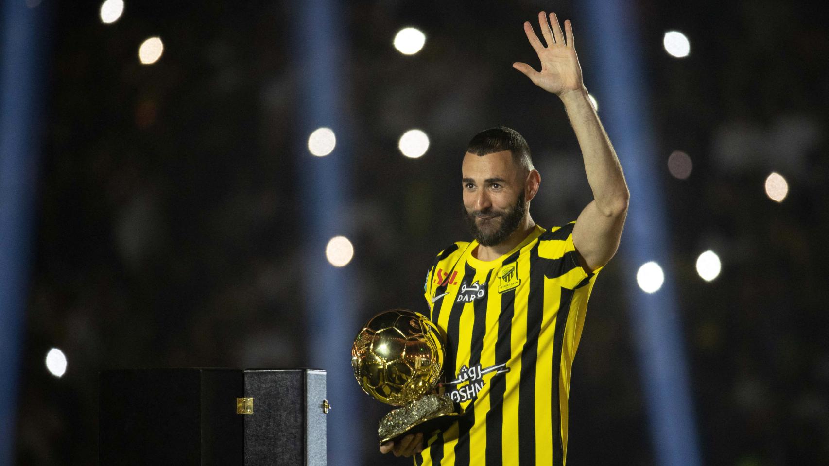 Benzema en su presentación con el Al Ittihad.