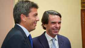 Carlos Mazón y José María Aznar, este martes en Valencia. EE