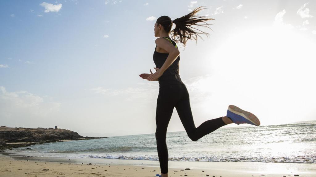 Así puedes evitar un golpe de calor si quieres hacer 'running' en los días más calurosos del verano 2023.