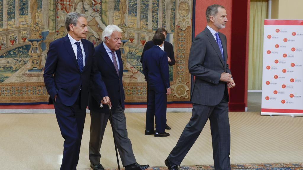 José Luis Rodríguez Zapatero junto a Felipe González y el rey.