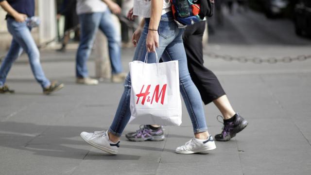 Empleados de H&M en Narón se movilizan para demandar mejoras laborales y salariales