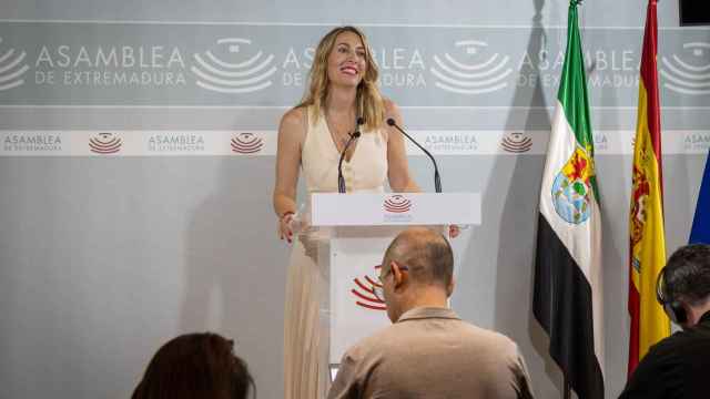 La presidenta del PP de Extremadura, María Guardiola, este martes en rueda de prensa.