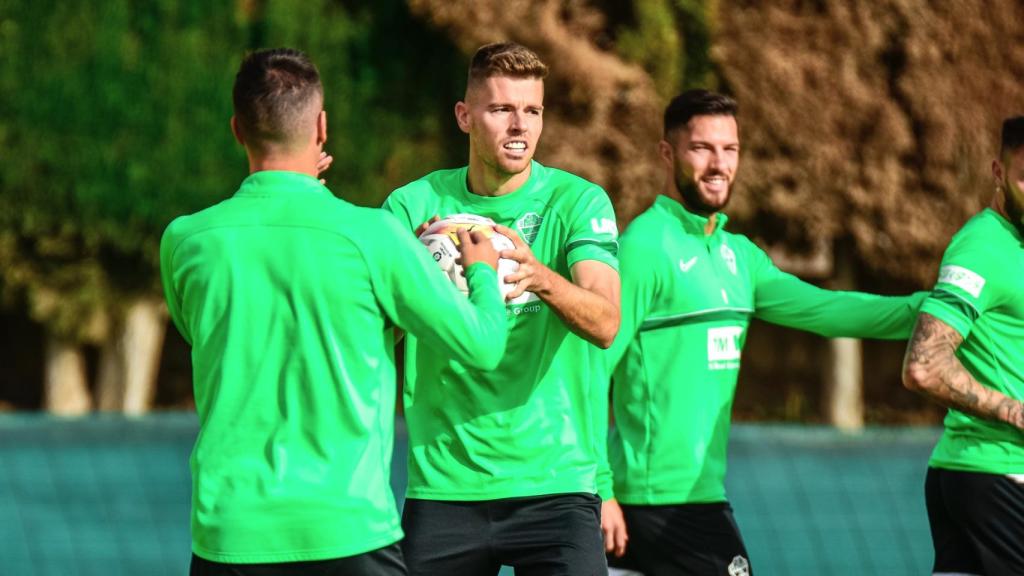 Gerard Gumbau, durante un entrenamiento con el Elche.