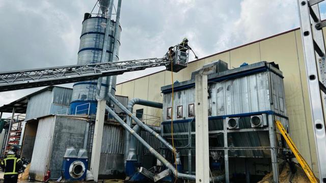 Los Bomberos de Íscar trabajando en el lugar