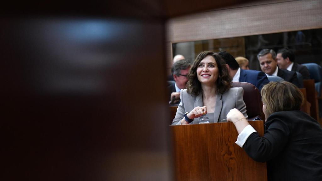 La presidenta de la Comunidad de Madrid, Isabel Díaz Ayuso, durante el pleno de su investidura, en la Asamblea de Madrid, a 21 de junio de 2023