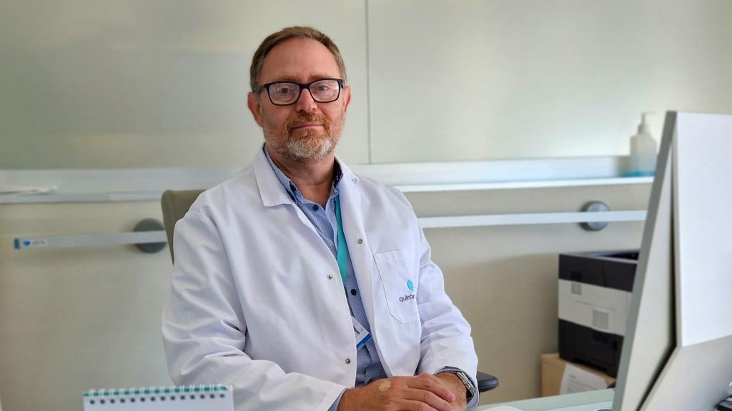 El doctor Pérez del servicio de Oncología del Hospital QuirónSalud Marbella.