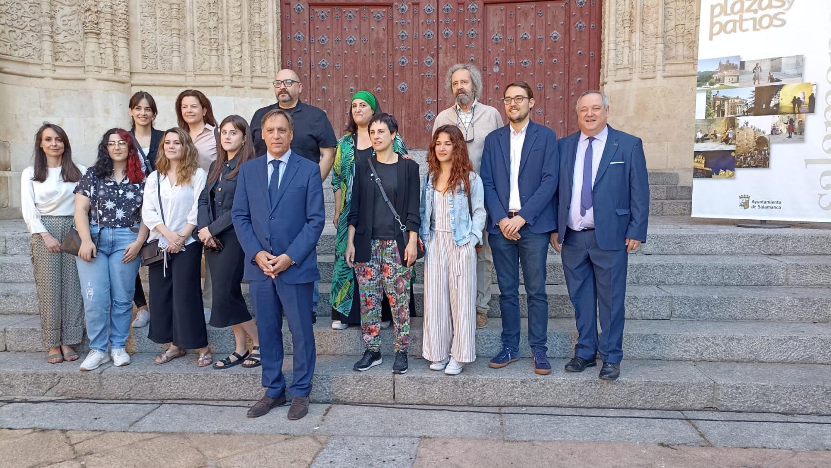 El alcalde de Salamanca, Carlos García Carbayo, presenta en el Patio Chico el programa cultural Salamanca Plazas y Patios