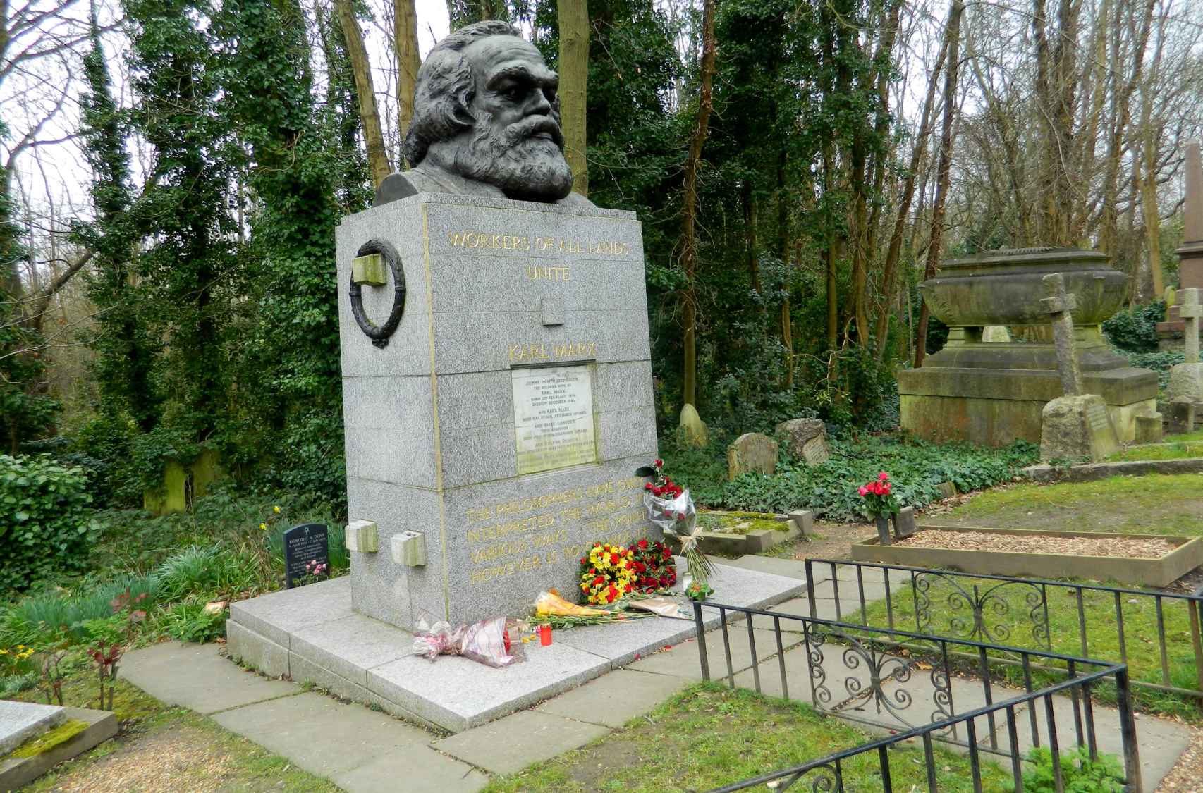 La tumba de Karl Marx, en el cementerio londinense de Highgate.