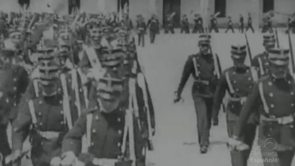 Soldados en el Palacio Real de Madrid 1896