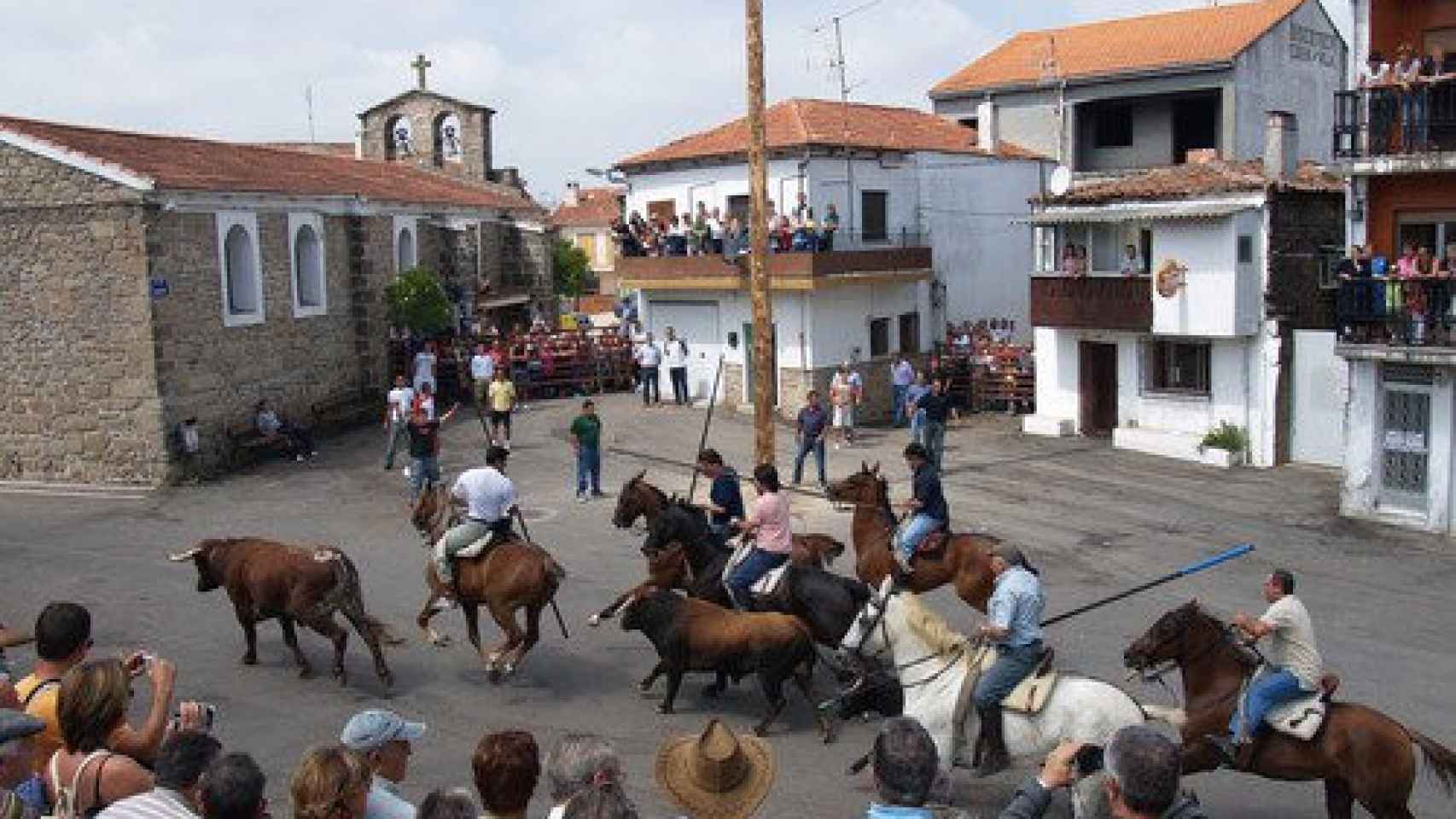 Encierro popular a caballo por San Juan en El Payo