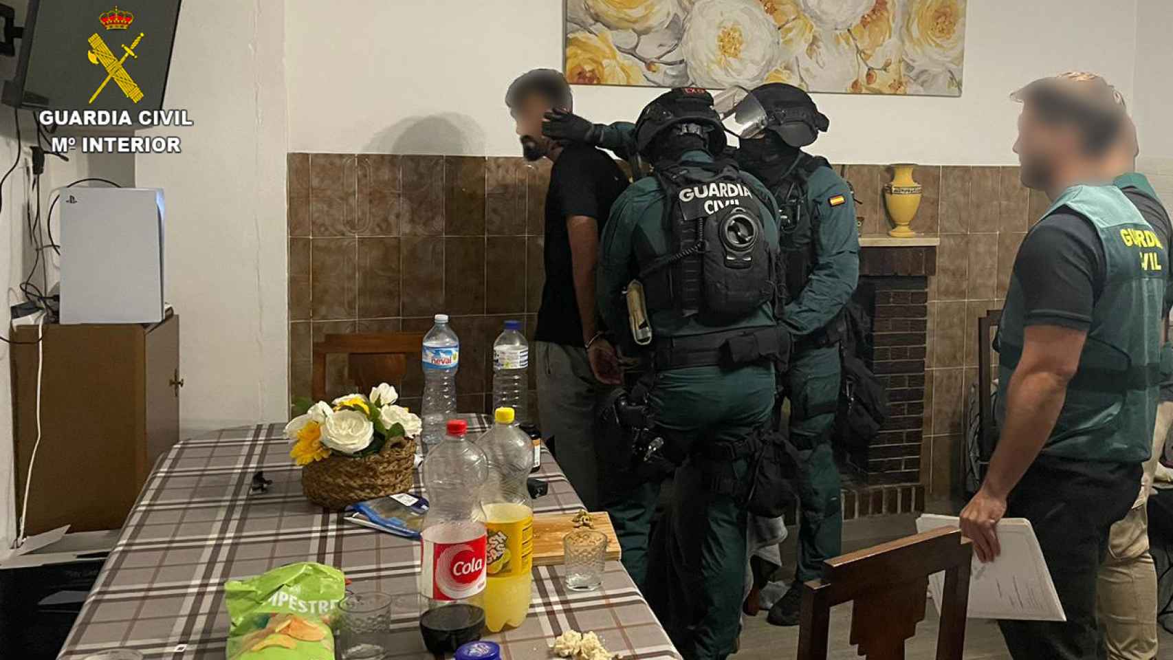 Uno de los secuestradores detenido por la Guardia Civil en la Casa Pascual de Yecla.