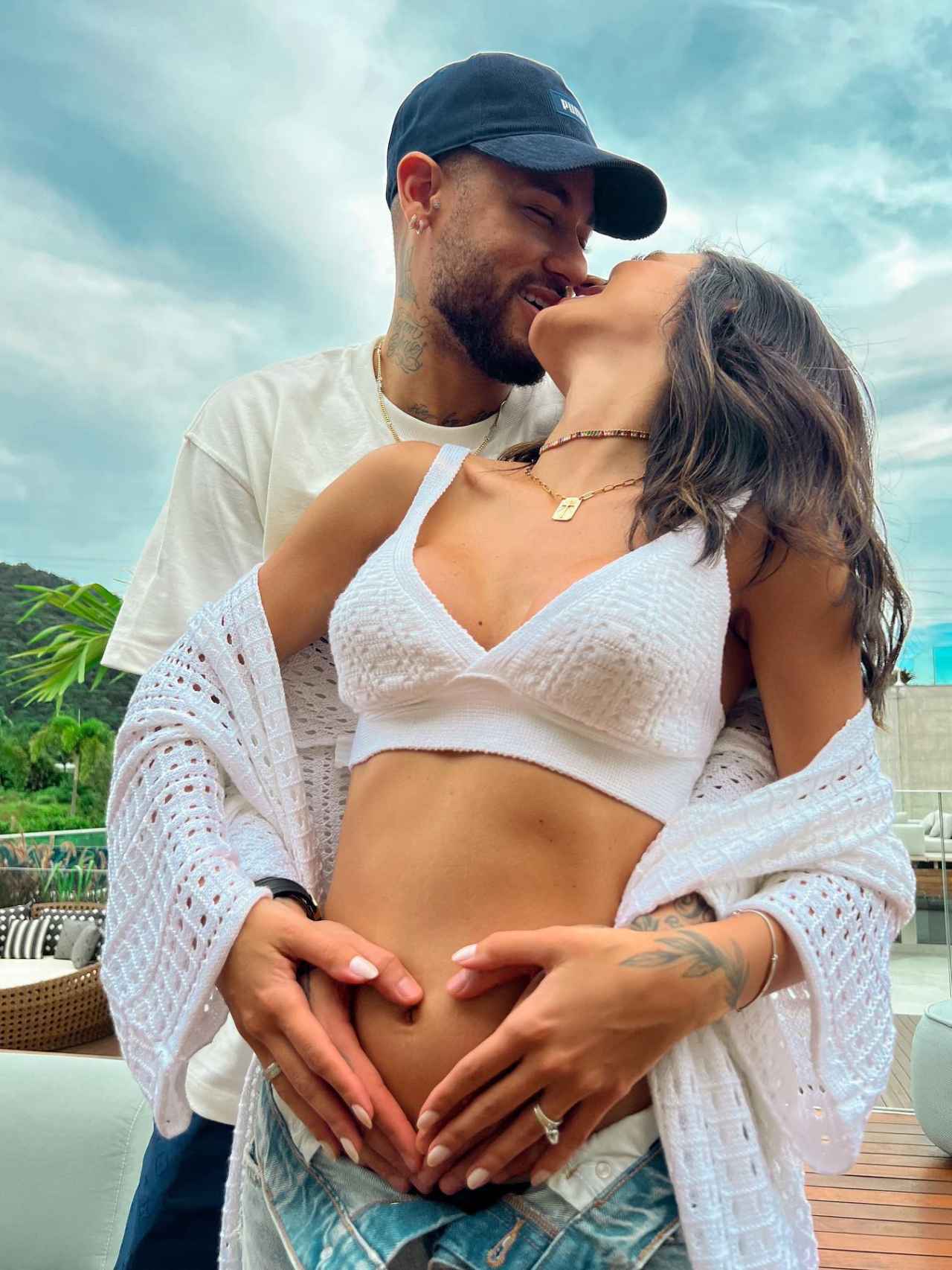 Neymar y Bruna anunciaron hace dos meses que se convertirán en padres de su primer hijo en común.