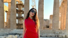 Detalle de una de las fotos que ha compartido Rosalía desde la Acrópolis de Atenas.