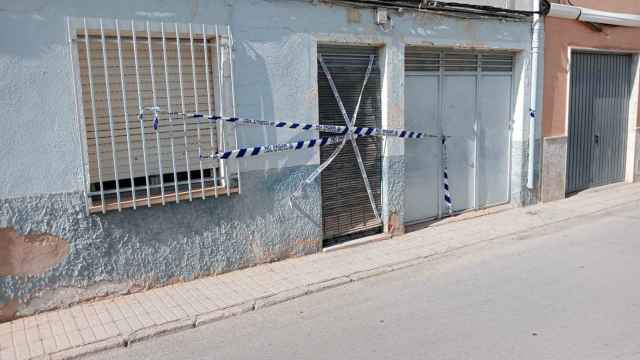 La vivienda de la calle Algeciras de Yecla donde ha perdido la vida de forma violenta un anciano.