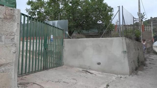 Entrada de la casa de Segorbe asaltada por el presunto ladrón, que habría muerto a puñaladas tras atacar a los dueños.