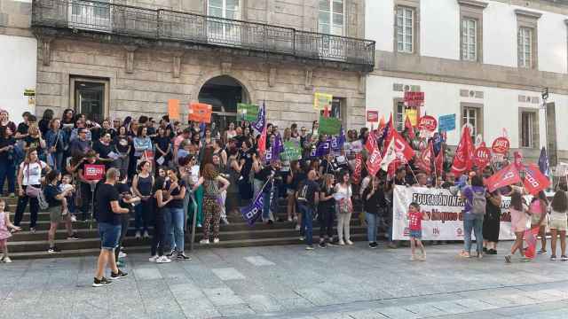 Concentración de empleados de escuelas infantiles privadas en Vigo.