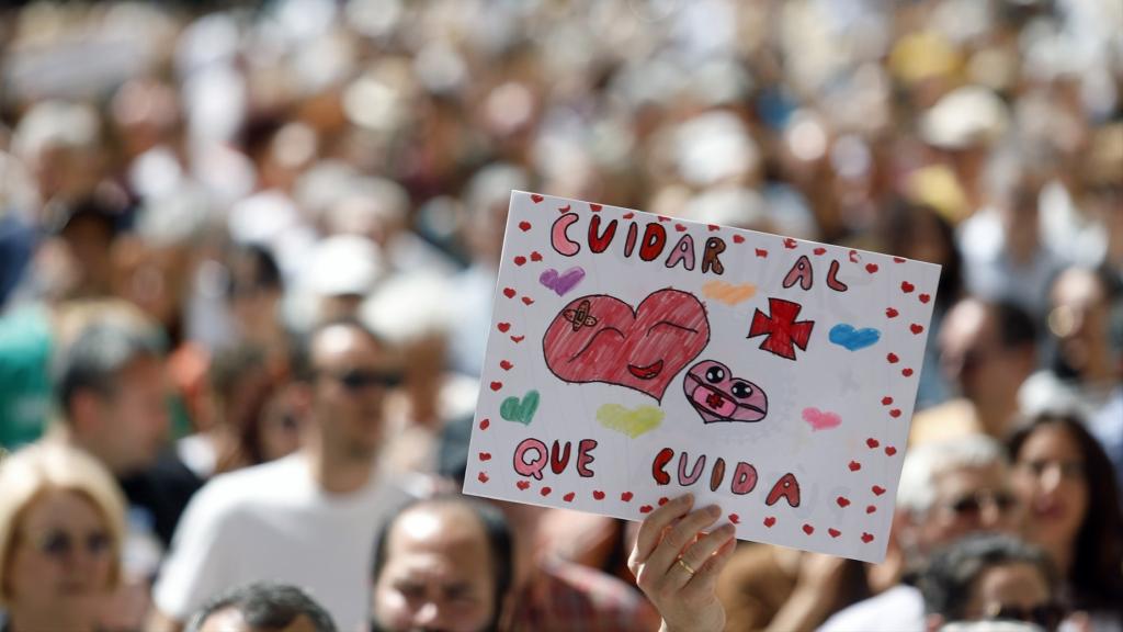 Detalles de la manifestación en defensa de una sanidad pública, a 25 de marzo de 2023 en Málaga.