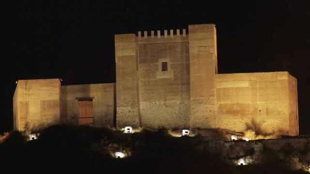 Castillo de Cox iluminado de noche, en imagen de archivo.