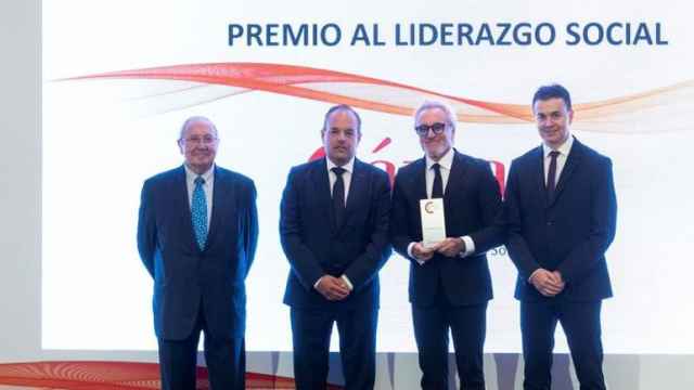 La Cámara de Comercio de Alicante recibe el premio al Liderazgo Social.