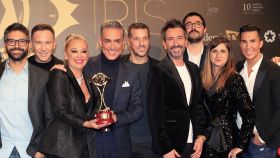 El equipo de 'Sálvame' recogiendo el premio Iris de la Crítica 2019.