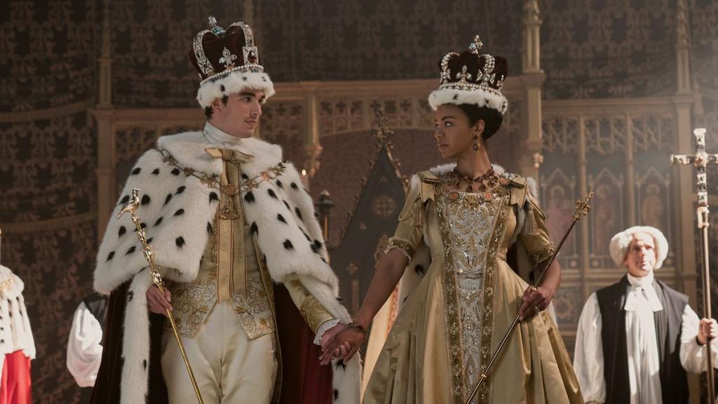 Así fue como Netflix construyó su propia Abadía de Westminster para el rodaje de 'La reina Carlota'