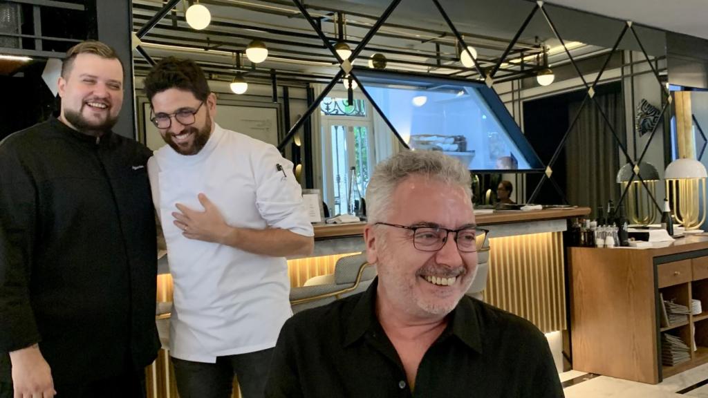 Agustín Balbi junto a Germán Carrizo y Picky Curtois, director de Argentina Reloaded.