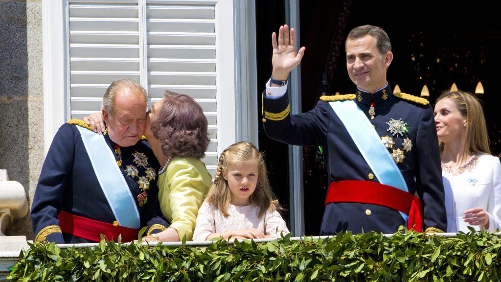 La reina Sofía tuvo un curioso gesto con Juan Carlos el día que su hijo se convirtió en Rey de España.