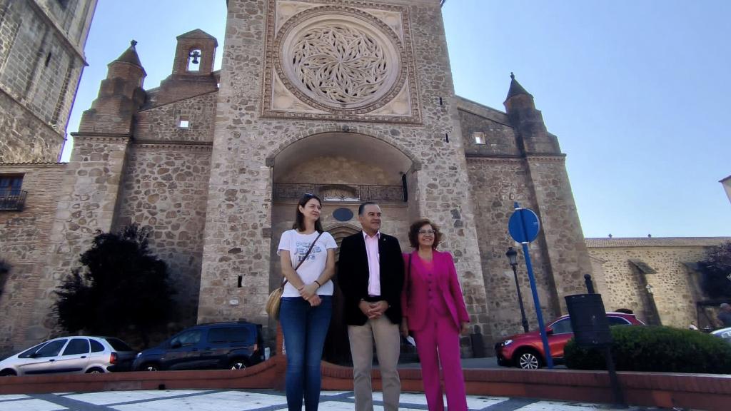 Gelen Delgado junto a José Julián Gregorio y Carmen Riolobos